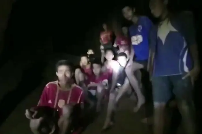 Децата от пещерата в Тайланд са поканени на финала на Мондиала
