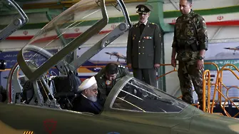 Иран представи първия си боен самолет