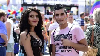 Транссексуална сирийка стана звезда на гейпарад в Берлин