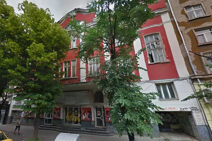 Славната история и тъжното настояще на най-старото кино в България