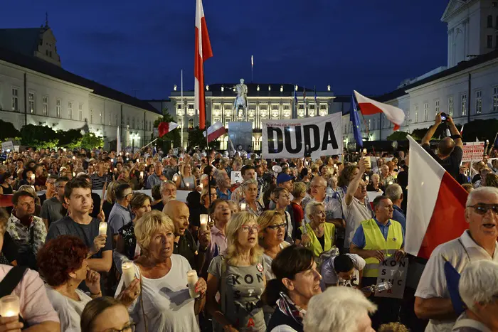 ЕС ускорява процедурата срещу Полша заради съдебната реформа