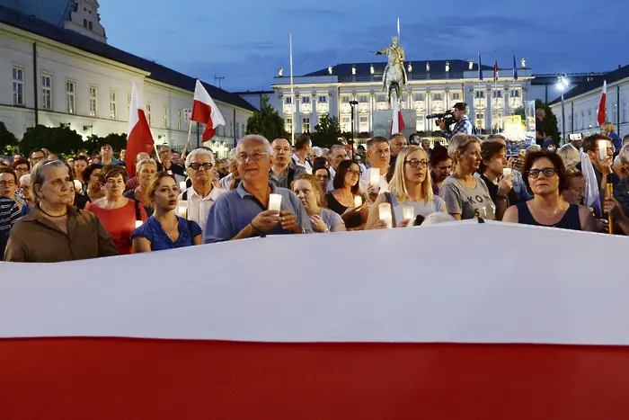 Защо протестират в Полша (СНИМКИ)