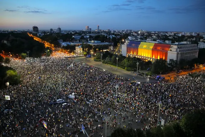 Да им се чудиш на румънците – в месеца на отпуските тръгнали да протестират 