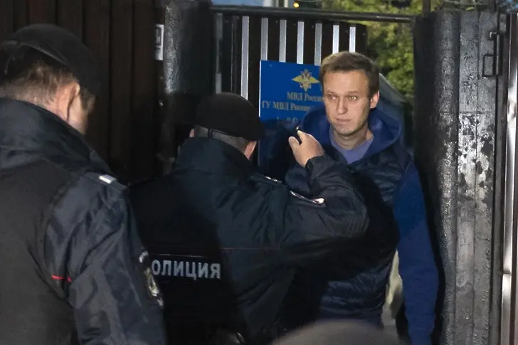 На излизане от ареста... нов арест за Навални