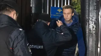 На излизане от ареста... нов арест за Навални