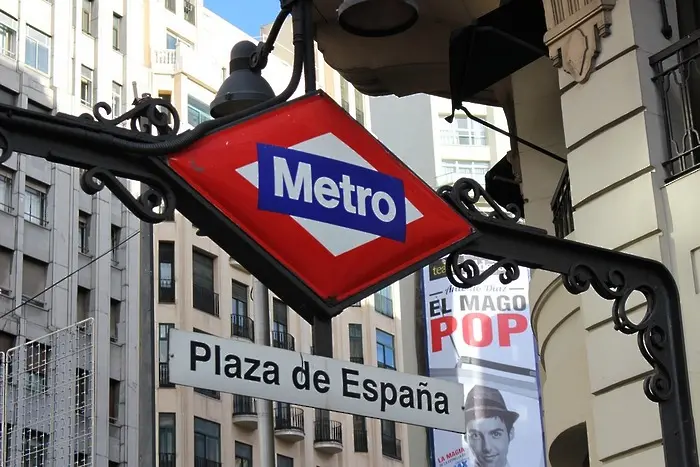 Паника, след като лаптоп гръмна в метрото на Мадрид