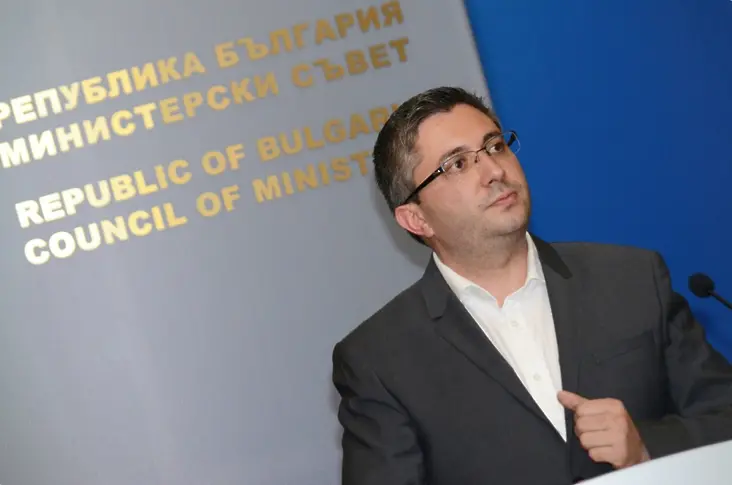 Версия: Николай Нанков може и да остане министър