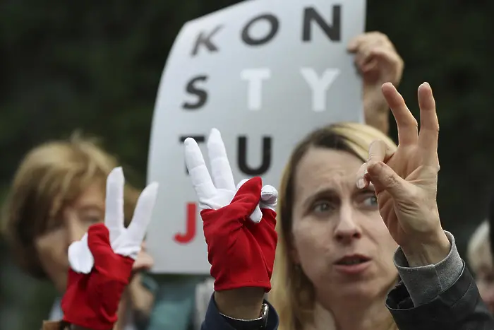 Съдът на ЕС нареди на Полша да спре съдебната реформа