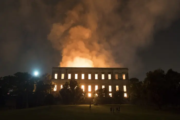 Пожар опустоши националния музей на Бразилия