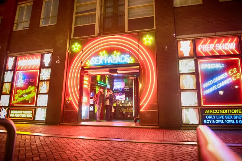 Проститутките в Амстердам излизат извън 