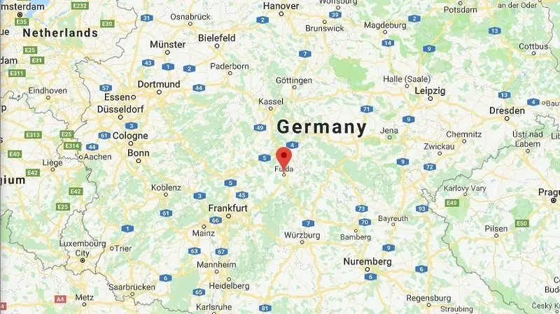 Самолет падна върху хора, уби трима в Германия