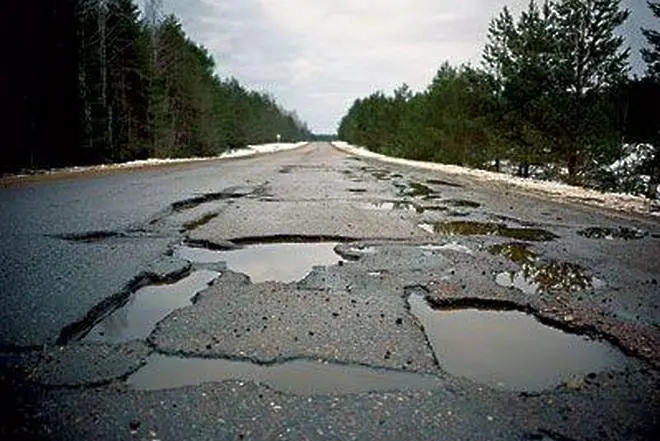 Защо има дупки по пътищата на Русия?