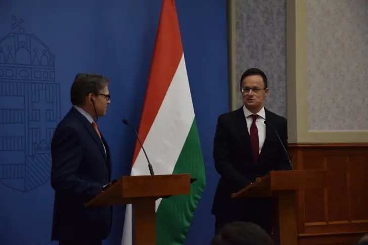 САЩ призоваха Унгария и съседите й да скъсат газовите връзки с Русия