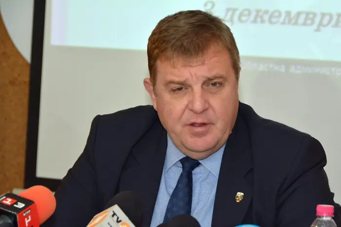 Каракачанов потвърди: готов е да се оттегли заради ромите
