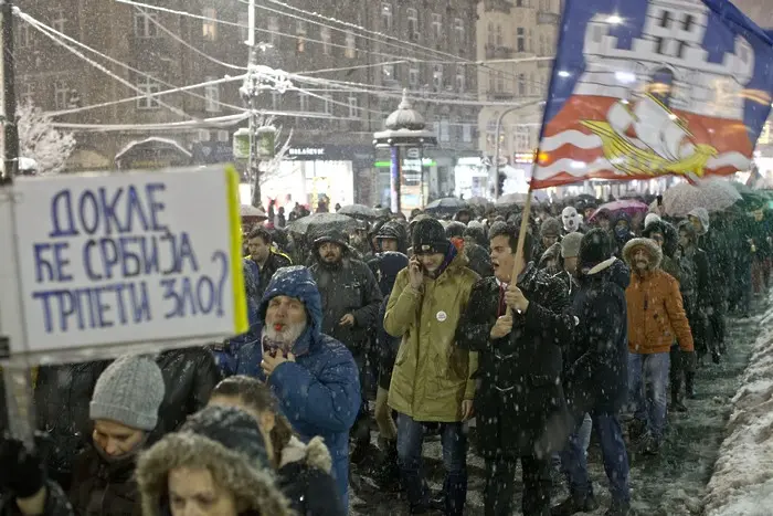 Хиляди на протест срещу Вучич