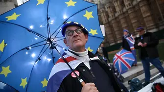 Стотици хиляди британци поискаха нов референдум за Брекзит