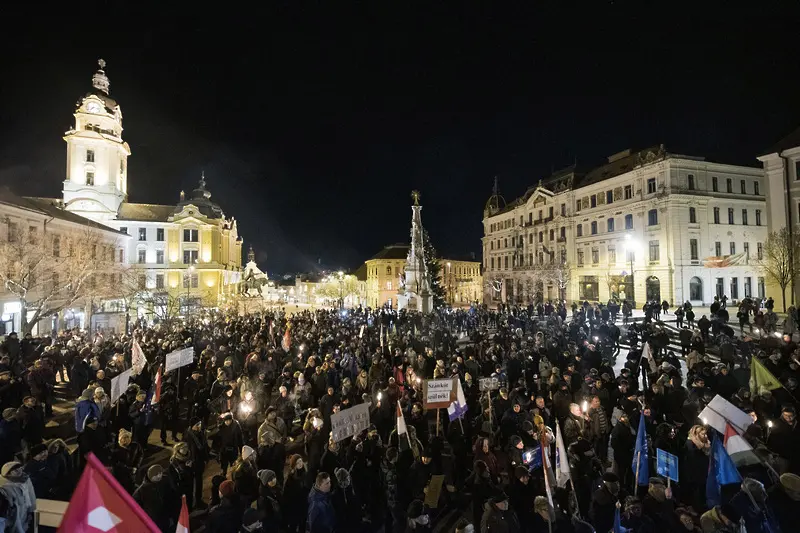 Хиляди унгарци протестираха срещу новия закон за извънредния труд 