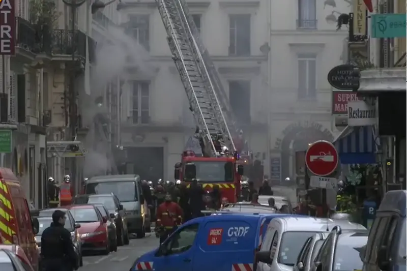 Трима души са загинали от експлозия в хлебарница в Париж /ОБНОВЕНА/