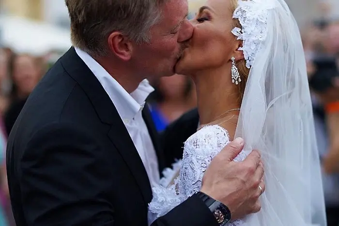 Луксозният живот на говорителя на Путин и имотите на жена му за над 10 млн. долара
