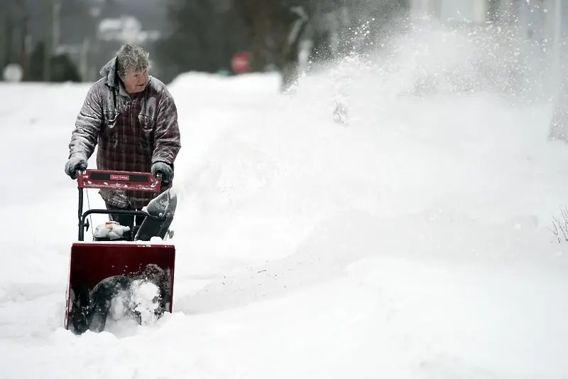 Сняг, леден дъжд и минус 37 градуса атакуват САЩ и Канада