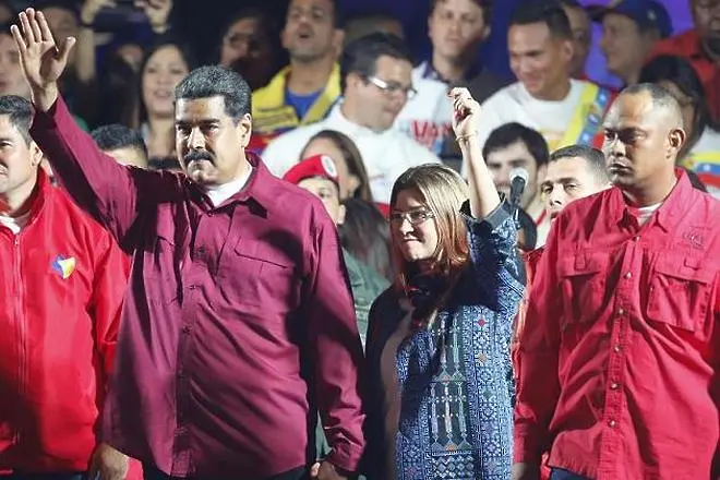 Жадната за власт Силия Флорес дърпа конците на Мадуро