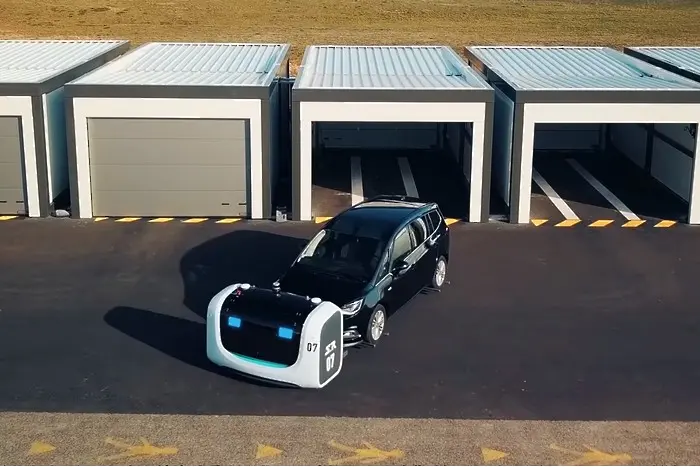 Роботи паркират коли в Лион (ВИДЕО)