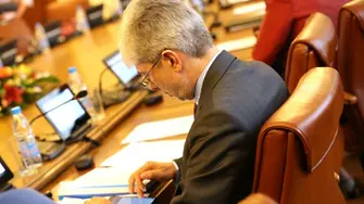 Рецидив: премиерът пак спира скандални поправки на Нено Димов
