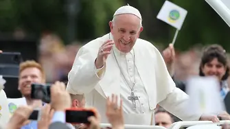 Фалшивите български коментари за Папа Франциск