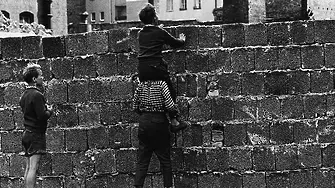 Преди 60 години на 13 август Берлин осъмва със стена