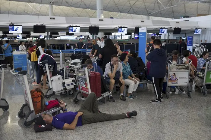 Отново са отменени полетите на летище Хонконг