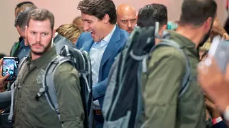 Канадският премиер Джъстин Трюдо с предпазна жилетка заради заплахи