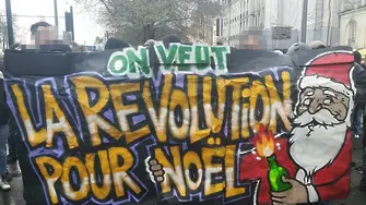 Франция продължава да е блокирана от стачки и протести