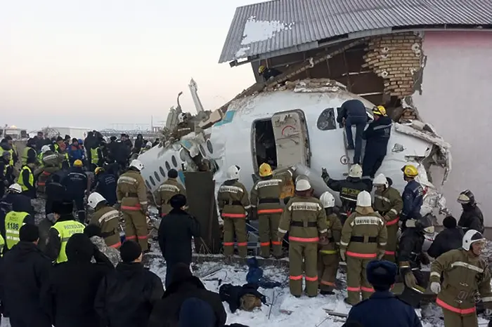 Дванадесет жертви в самолетна катастрофа в Казахстан