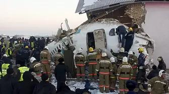 Дванадесет жертви в самолетна катастрофа в Казахстан