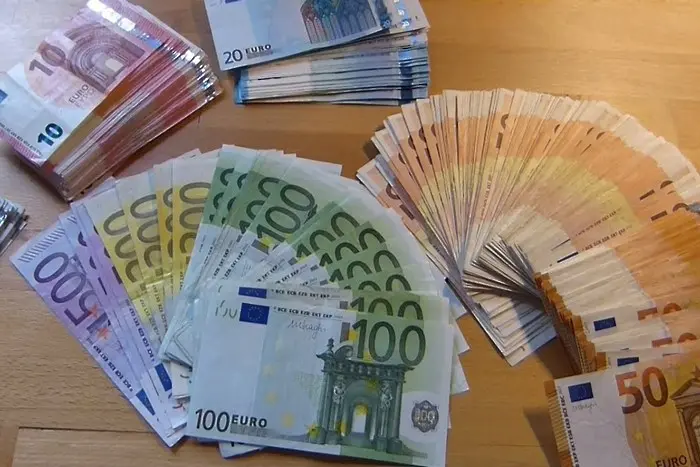 Опасно ли е еврото за България? Разговор с Валдис Домбровскис