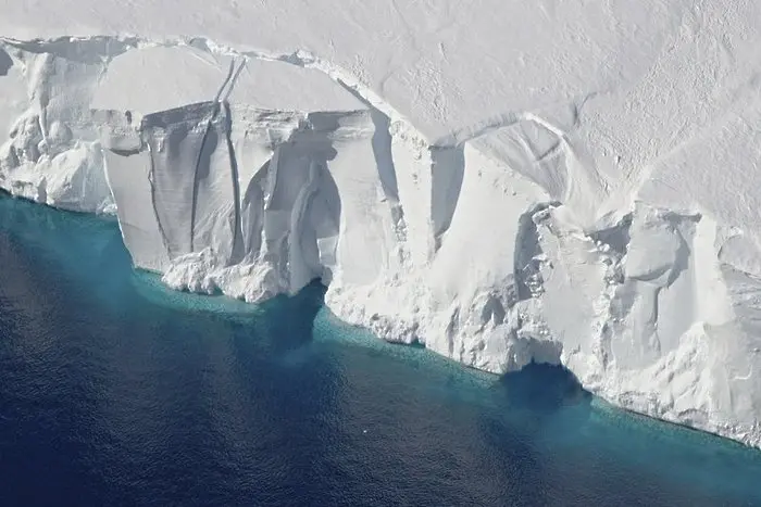 Светът се пържи, а Антарктика доближава рекордни студове