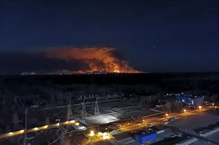 Дим от горящите гори край Чернобил се появи над Киев
