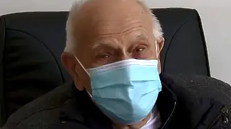 Коронавирусът не отказва 98-годишен френски лекар да се грижи за пациентите си