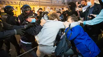 Над 100 задържани в Москва на протест срещу реформите на Путин