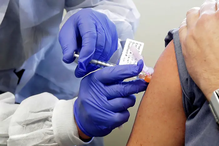33 на сто от медиците са готови първи да се ваксинират
