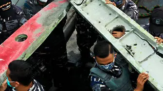Разбилият се в Индонезия самолет е попаднал в зона на силна турбулентност при излитането