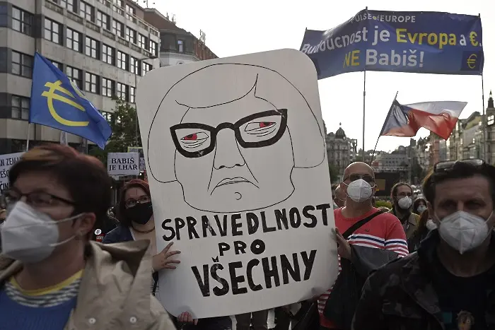 Хиляди на протест в Прага срещу чешкия премиер