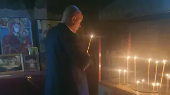 Кьовеши идва в София, Гешев пали свещ във Велико Търново