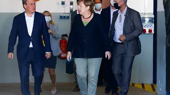 Меркел посети наводнените региони в Германия