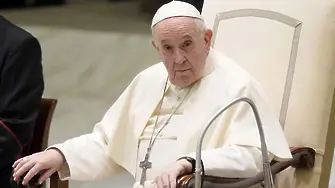 Папата осъжда 