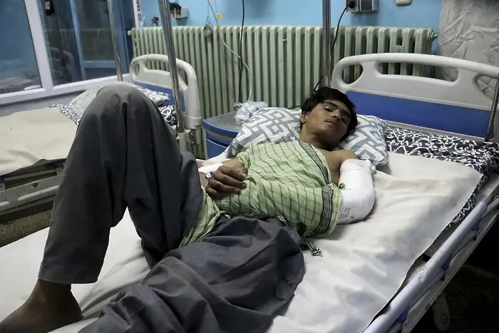 Поне 95 са вече жертвите след атентата в Кабул