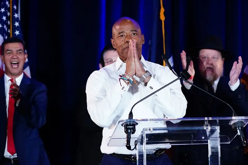 Демократът Ерик Адамс печели кметската надпревара в Ню Йорк
