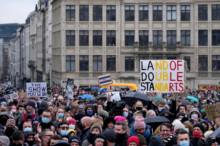 Хиляди на протест в Брюксел срещу затварянето на концертни зали, кина и театри