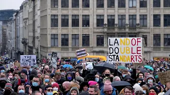 Хиляди на протест в Брюксел срещу затварянето на концертни зали, кина и театри