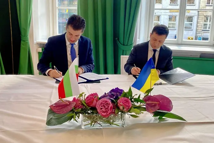 Петков подписа със Зеленски декларация за подкрепа на Украйна